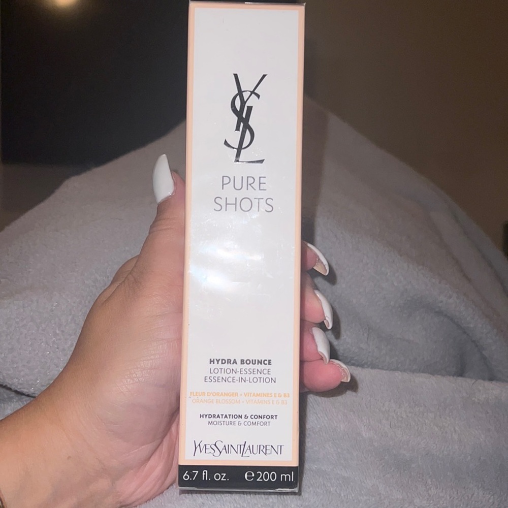 Pure Shots Hydra Bounce Essence-in-Lotion
YVES SAINT LAURENT